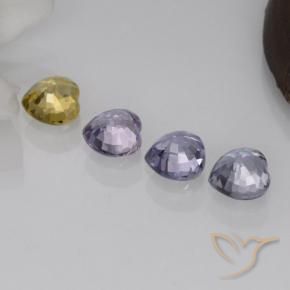1.51カラットの天然マルチカラーサファイア（4.2×4.2 mm・ハート型）