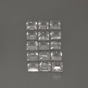 カラットの天然ホワイトサファイア（2.4×2.4 mm・四角）