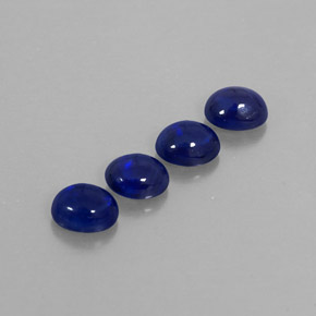 カラットの天然ディープブルーサファイア（4.4×3.6 mm・透明）