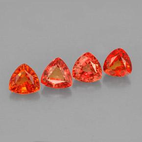 カラットの天然レッドオレンジサファイア（5×5 mm・トリリアント）