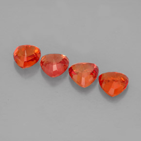 カラットの天然レッドオレンジサファイア（5×5 mm・トリリアント）