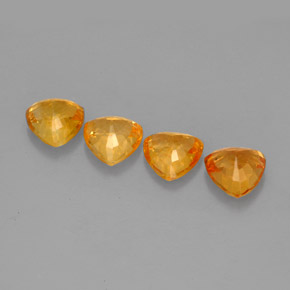 カラットの天然ゴールデンオレンジサファイア（5.1×5.1 mm・トリリアント）