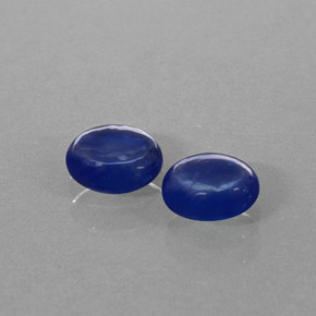 カラットの天然ブルーサファイア（5.2×4.3 mm・透明）
