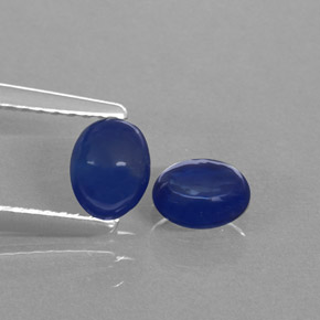 カラットの天然ブルーサファイア（5.2×4.3 mm・透明）