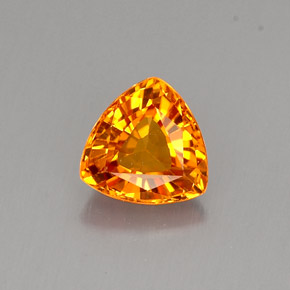 0.78カラットの天然マンダリンオレンジサファイア（5.5×5.5 mm・トリリアント）