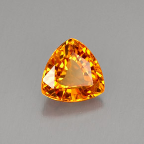 0.78カラットの天然マンダリンオレンジサファイア（5.5×5.5 mm・トリリアント）