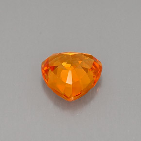 0.78カラットの天然マンダリンオレンジサファイア（5.5×5.5 mm・トリリアント）