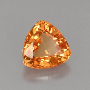 0.93カラットの天然マンダリンオレンジサファイア（5.6×5.6 mm・トリリアント）