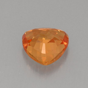 0.93カラットの天然マンダリンオレンジサファイア（5.6×5.6 mm・トリリアント）