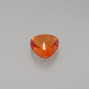0.97カラットの天然マンダリンオレンジサファイア（5.5×5.4 mm・トリリアント）