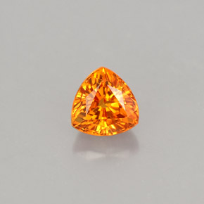 1.05カラットの天然マンダリンオレンジサファイア（5.6×5.5 mm・トリリアント）