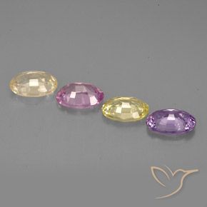 2.12カラットの天然マルチカラーサファイア（5.9×4.1 mm・オーバルカット）