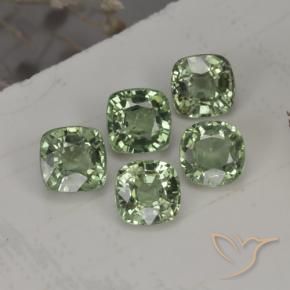 2.63カラットの天然Medium Light Green   サファイア（4.3×4.3 mm・クッションカット）