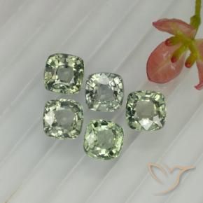 2.66カラットの天然Medium Light Green   サファイア（4.4×4.4 mm・クッションカット）