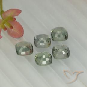 2.66カラットの天然Medium Light Green   サファイア（4.4×4.4 mm・クッションカット）