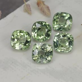 2.51カラットの天然Forest Green   サファイア（4.4×4.3 mm・クッションカット）