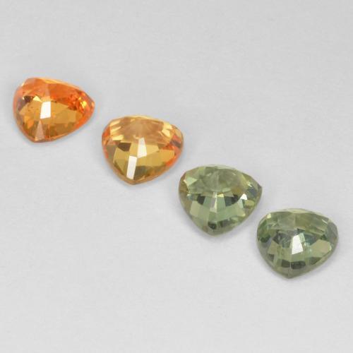 3.60カラットの天然マルチカラーサファイア（5.7×5.6 mm・トリリアント）