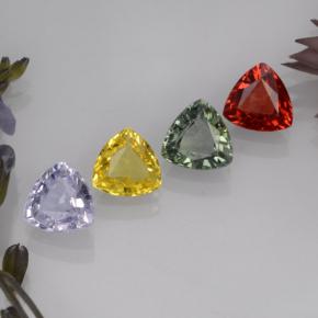 2.80カラットの天然マルチカラーサファイア（5.4×5.4 mm・トリリアント）
