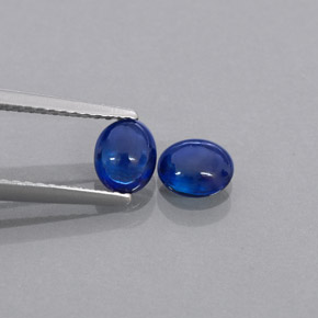 カラットの天然ブルーサファイア（5.1×4.1 mm・透明）