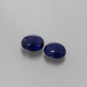 カラットの天然ブルーサファイア（5.2×4.2 mm・透明）