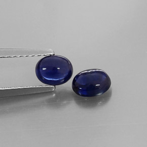 カラットの天然ブルーサファイア（5.2×4.2 mm・透明）
