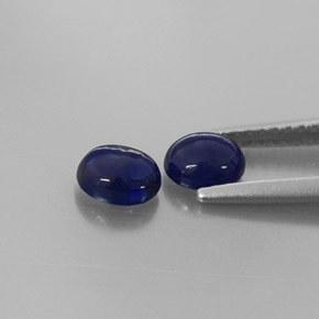 カラットの天然ブルーサファイア（5.2×4.2 mm・透明）
