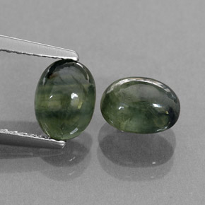 カラットの天然ブルーグリーンサファイア（6.8×5.1 mm・透明）