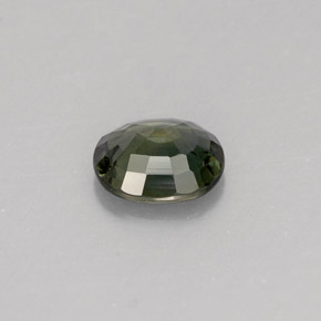 0.76カラットの天然ブルーグリーンサファイア（6.1×5.1 mm・オーバルカット）