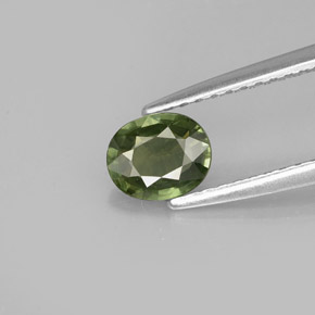 0.61カラットの天然グリーンサファイア（5.8×4.8 mm・オーバルカット）