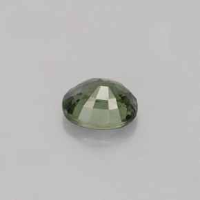 1.04カラットの天然グリーンサファイア（6.4×5.2 mm・オーバルカット）