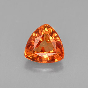 0.91カラットの天然マンダリンオレンジサファイア（5.7×5.6 mm・トリリアント）