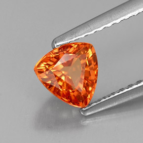 0.91カラットの天然マンダリンオレンジサファイア（5.7×5.6 mm・トリリアント）