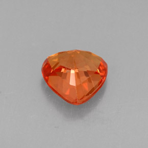 0.91カラットの天然マンダリンオレンジサファイア（5.7×5.6 mm・トリリアント）