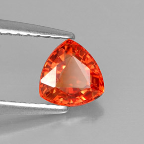 0.90カラットの天然マンダリンオレンジサファイア（5.5×5.5 mm・トリリアント）