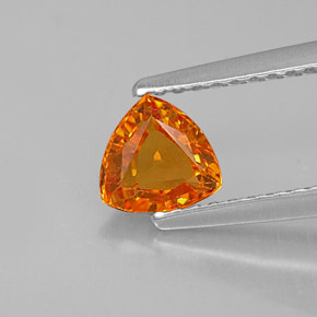 0.83カラットの天然マンダリンオレンジサファイア（5.6×5.5 mm・トリリアント）