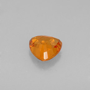 0.83カラットの天然マンダリンオレンジサファイア（5.6×5.5 mm・トリリアント）