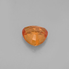 0.88カラットの天然オレンジサファイア（5.7×5.6 mm・トリリアント）