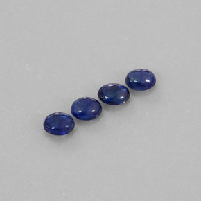 カラットの天然ブルーサファイア（4.9×4 mm・透明）