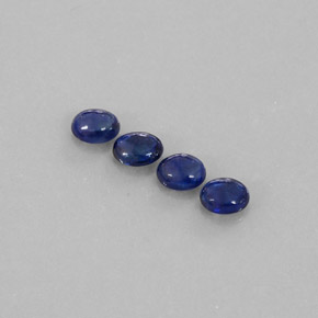 カラットの天然ブルーサファイア（4.9×4 mm・透明）