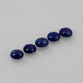 カラットの天然ブルーサファイア（5×3.9 mm・透明）