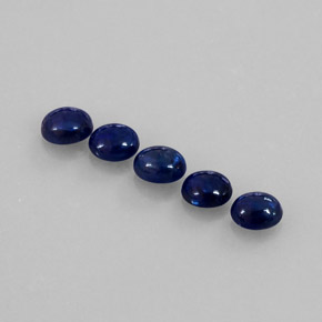 カラットの天然ブルーサファイア（5×3.9 mm・透明）