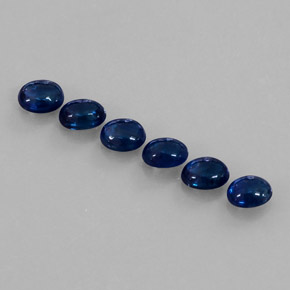カラットの天然ブルーサファイア（5.1×4.2 mm・透明）