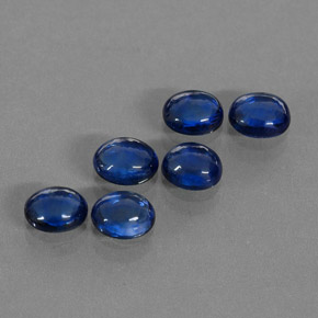 カラットの天然ブルーサファイア（5×4.1 mm・透明）