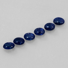 カラットの天然ブルーサファイア（4.9×4 mm・透明）