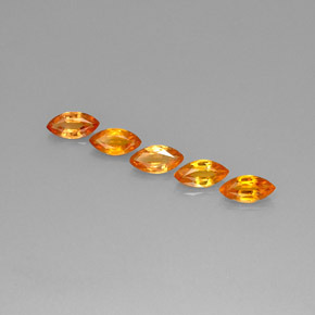 2.76カラットの天然Apricot Orange サファイア（7.2×3.6 mm・マーキス）