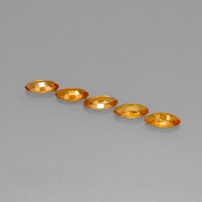 2.76カラットの天然Apricot Orange サファイア（7.2×3.6 mm・マーキス）
