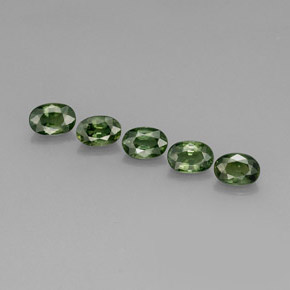 カラットの天然グリーンサファイア（6×4.3 mm・オーバルカット）