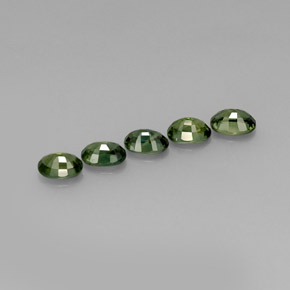 カラットの天然グリーンサファイア（6×4.3 mm・オーバルカット）
