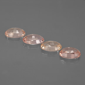 カラットの天然マルチカラーサファイア（5.7×3.8 mm・オーバルカット）