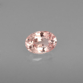 0.70カラットの天然ライトローズサファイア（6×4.2 mm・オーバルカット）